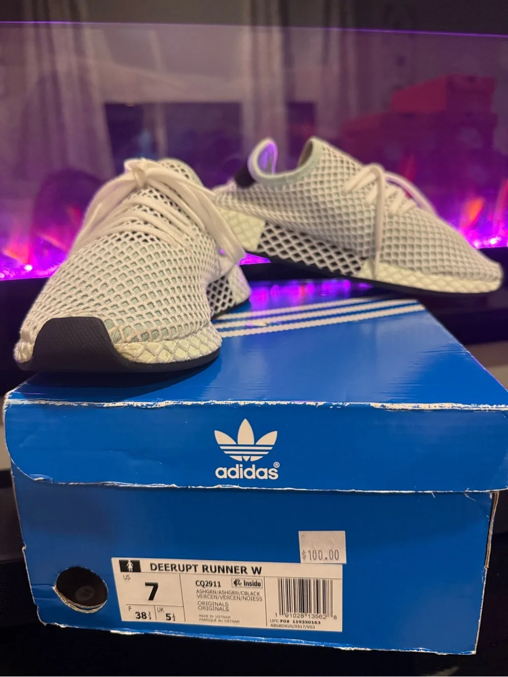 adidas Deerupt Runner W Sneakers in Off-White